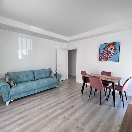 Cosmopolis Bliss: Your Home Away From Home Stefanestii de Jos ภายนอก รูปภาพ