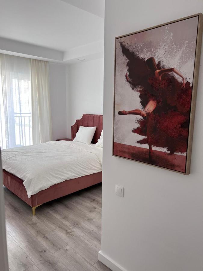 Cosmopolis Bliss: Your Home Away From Home Stefanestii de Jos ภายนอก รูปภาพ