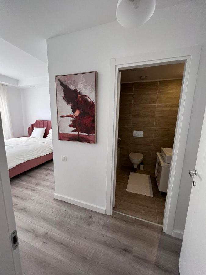 Cosmopolis Bliss: Your Home Away From Home Stefanestii de Jos ภายนอก รูปภาพ