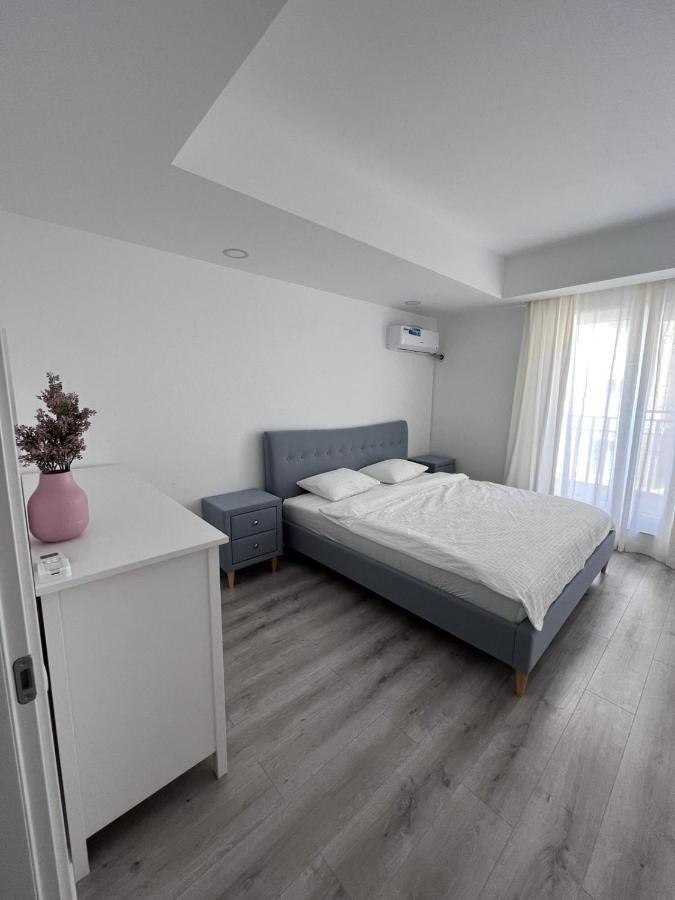 Cosmopolis Bliss: Your Home Away From Home Stefanestii de Jos ภายนอก รูปภาพ