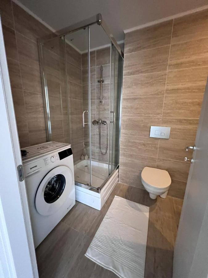 Cosmopolis Bliss: Your Home Away From Home Stefanestii de Jos ภายนอก รูปภาพ