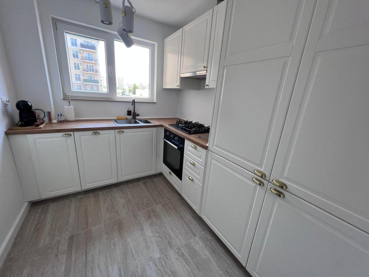 Cosmopolis Bliss: Your Home Away From Home Stefanestii de Jos ภายนอก รูปภาพ
